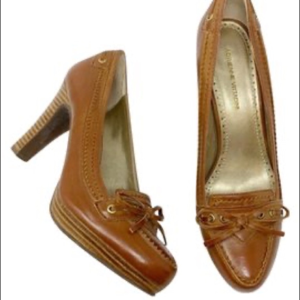 Adrienne Vittadini
Tan "Pacific" Loafer Pumps
Size: US 8 Regular